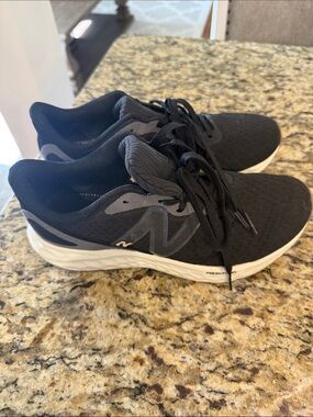 New Balance Black & Gray Athletic Trainers